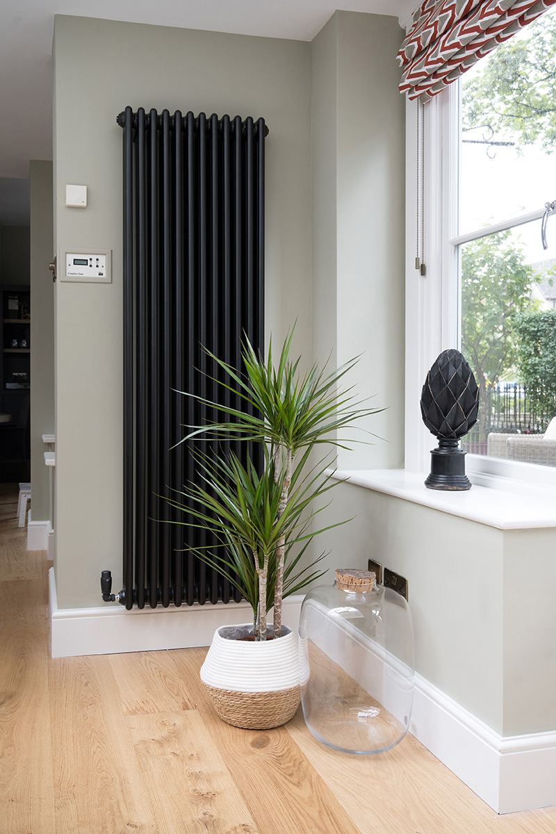 Upright radiator and plant