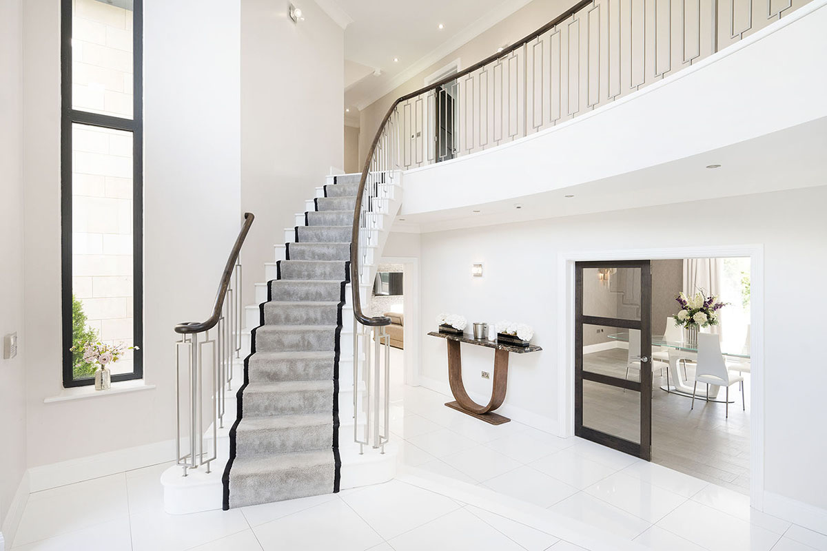 Sweeping stair case and entrance hall